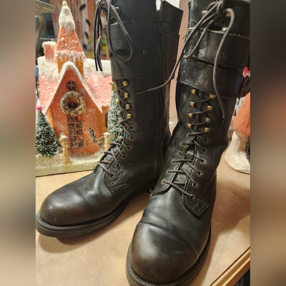 White Mountain Shoes - Women's Black Size 6.5  White Mountain Boots (more like a 6 or 5.5)